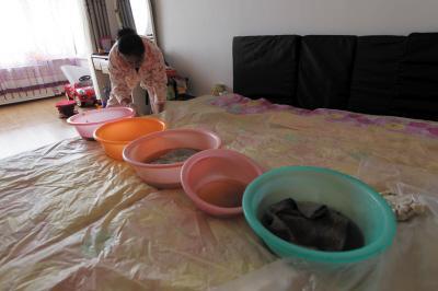 肥城楼上漏水，住户失联，小区没物管，业主维权难！律师来支招……
